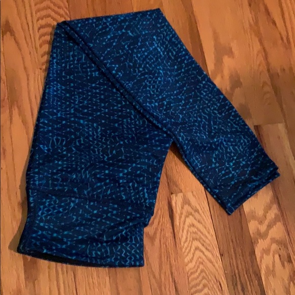 2 Pairs of sz 6 Lululemon pant - Picture 2 of 3